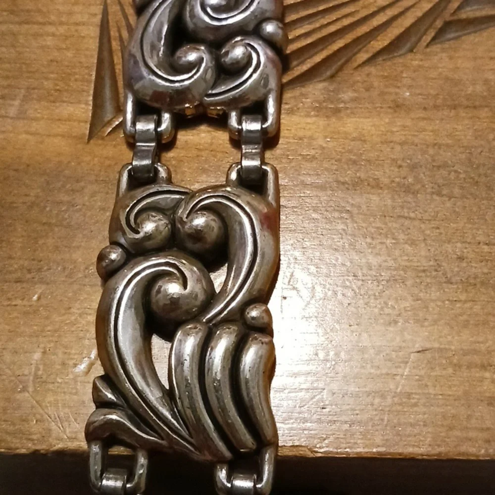 Vtg Brighton Y2k  1996 Black Leather & Silver  Concho Link Belt size Small